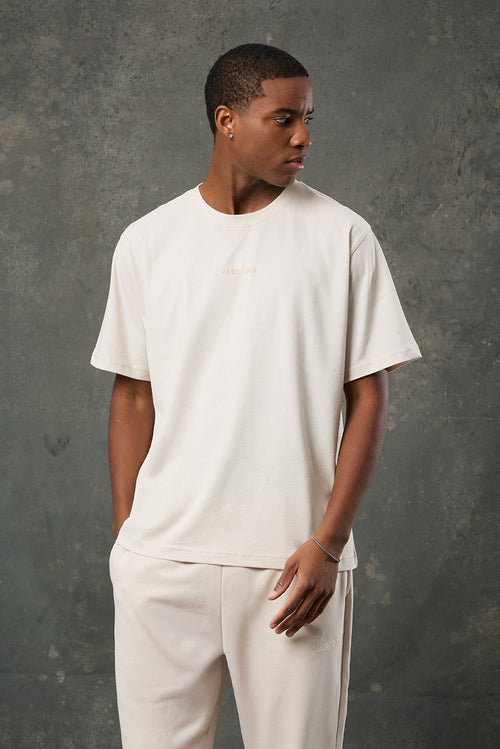 Luna Brushed Bej Oversize T-Shirt, zamansız tasarımı ve naturel tonu ile gardırobunuzun vazgeçilmezi olmaya aday. Rahat kesimi ve yumuşak dokusuyla günlük stilinize sade bir şıklık ve üst düzey konfor katar.