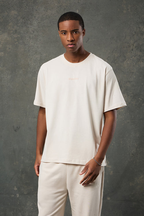 Luna Brushed Bej Oversize T-Shirt, zamansız tasarımı ve naturel tonu ile gardırobunuzun vazgeçilmezi olmaya aday. Rahat kesimi ve yumuşak dokusuyla günlük stilinize sade bir şıklık ve üst düzey konfor katar.