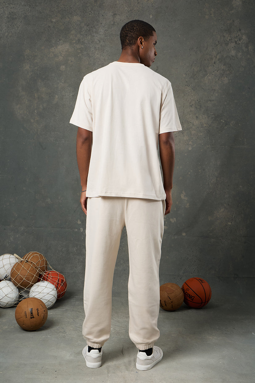 Luna Brushed Bej Oversize T-Shirt, zamansız tasarımı ve naturel tonu ile gardırobunuzun vazgeçilmezi olmaya aday. Rahat kesimi ve yumuşak dokusuyla günlük stilinize sade bir şıklık ve üst düzey konfor katar.