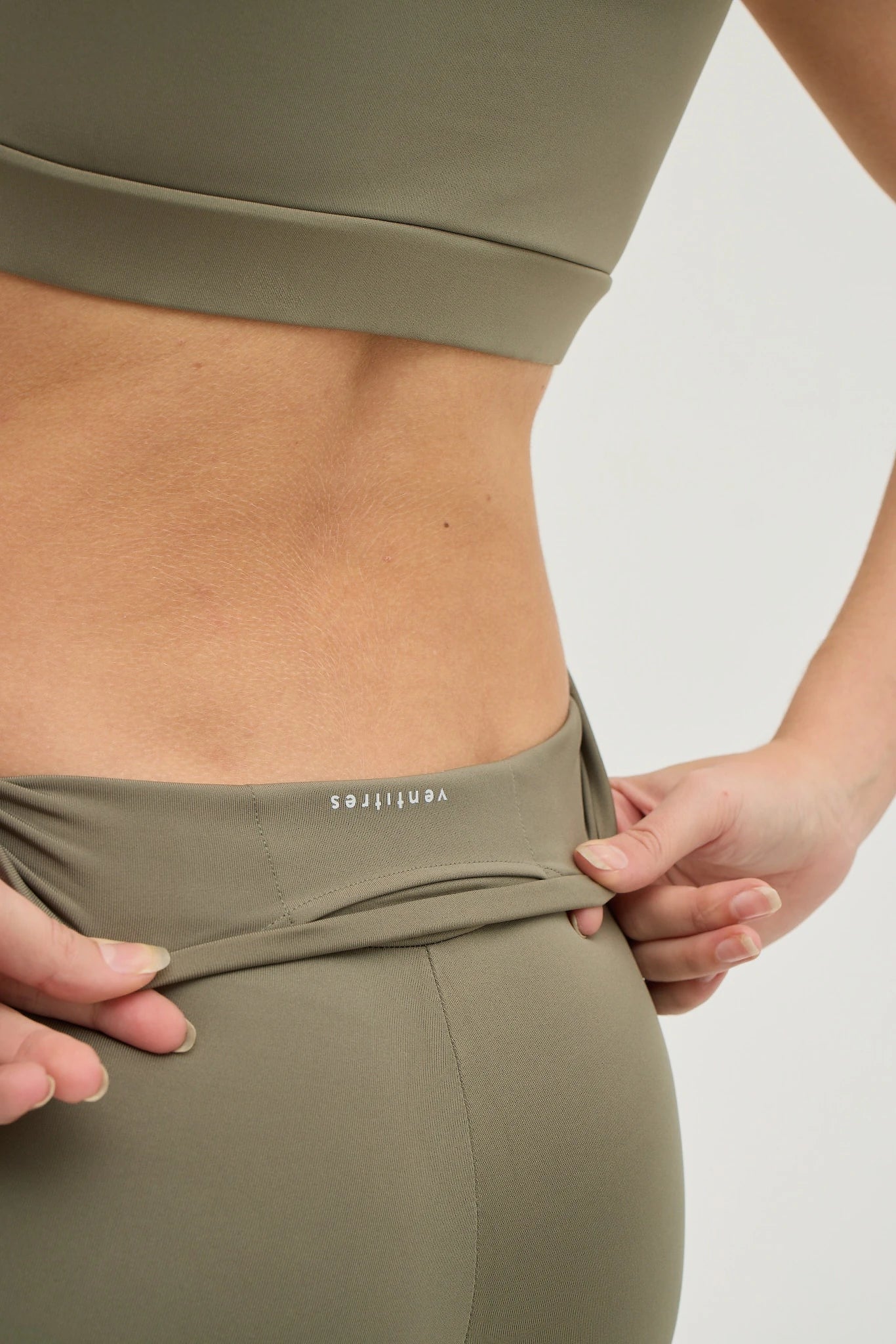 Comfortlux Gümüş Gri Yüksek Bel Cep Detaylı Bisiklet Taytı 20 Cm